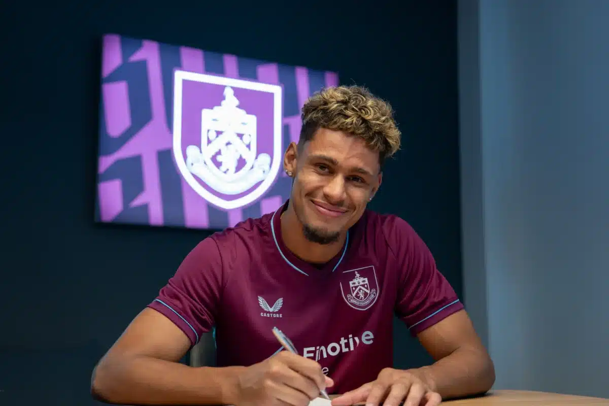 Ugo Raghouber signe à Burnley